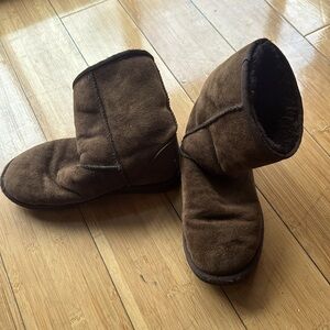 Brown Uggs Size 6